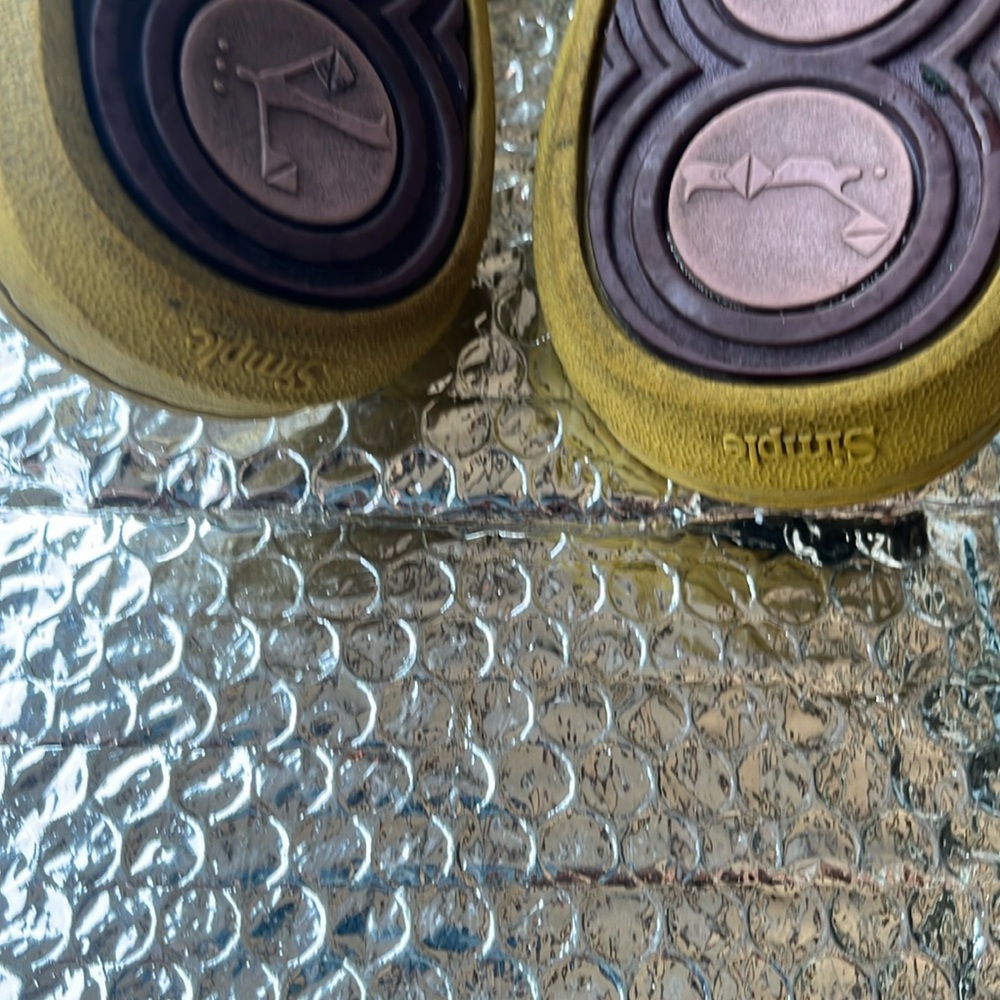 Simple Yellow Leather Slide Sandals - Picture 9 of 12